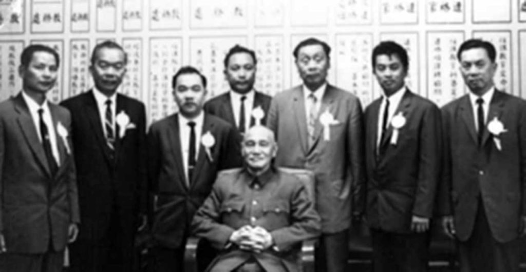 Bing (left) and KMT members photographed with President Chang Kai Shek in 1963 visit to Taiwan.